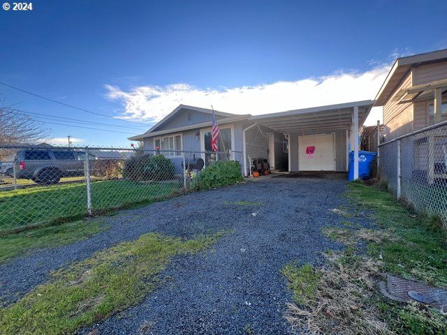 907 GREENWOOD Ave, Reedsport, OR 97467