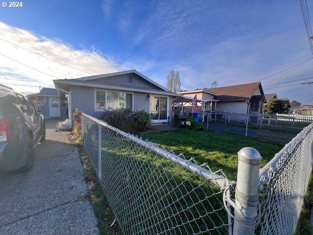 907 GREENWOOD Ave, Reedsport, OR 97467