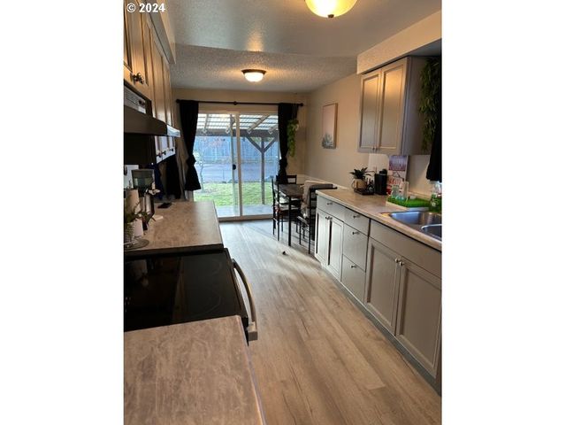 907 GREENWOOD Ave, Reedsport, OR 97467