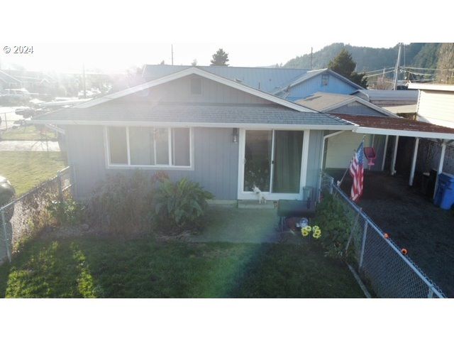 907 GREENWOOD Ave, Reedsport, OR 97467