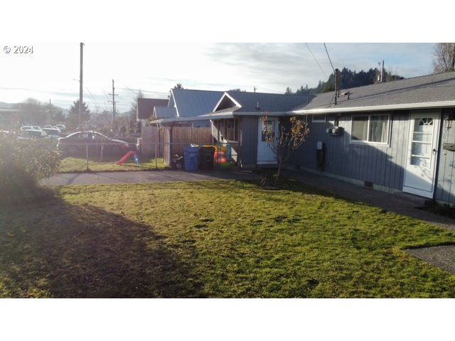 907 GREENWOOD Ave, Reedsport, OR 97467