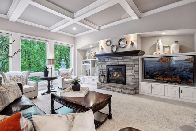 5295 Ranchview Lane N, Plymouth, MN 55446