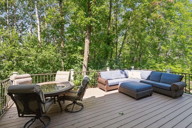 5295 Ranchview Lane N, Plymouth, MN 55446