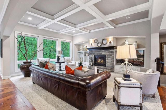 5295 Ranchview Lane N, Plymouth, MN 55446
