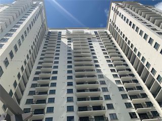 999 SW 1st Ave 1703, Miami, FL 33130
