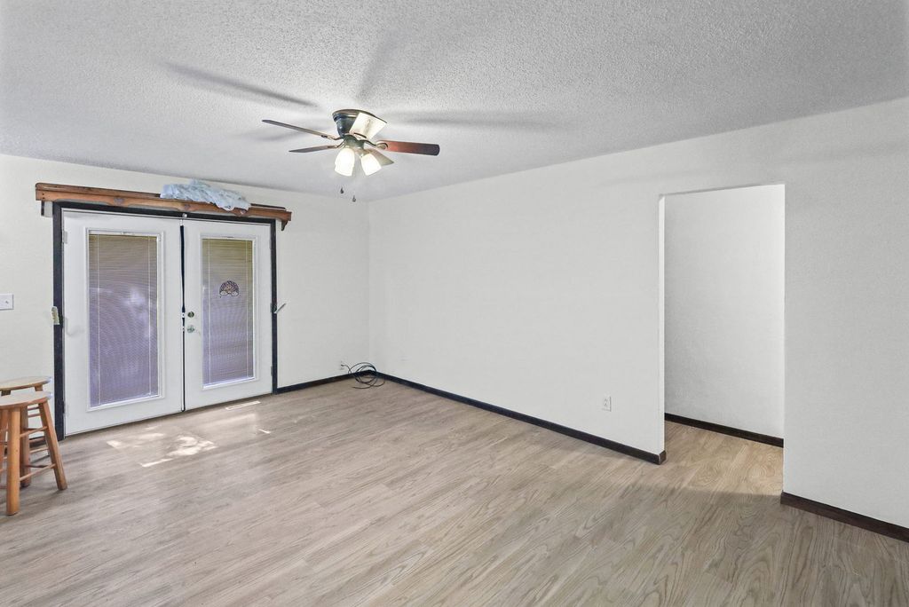 Image 11 of property listing at 3275 Selmaville Road, Salem, IL 62881