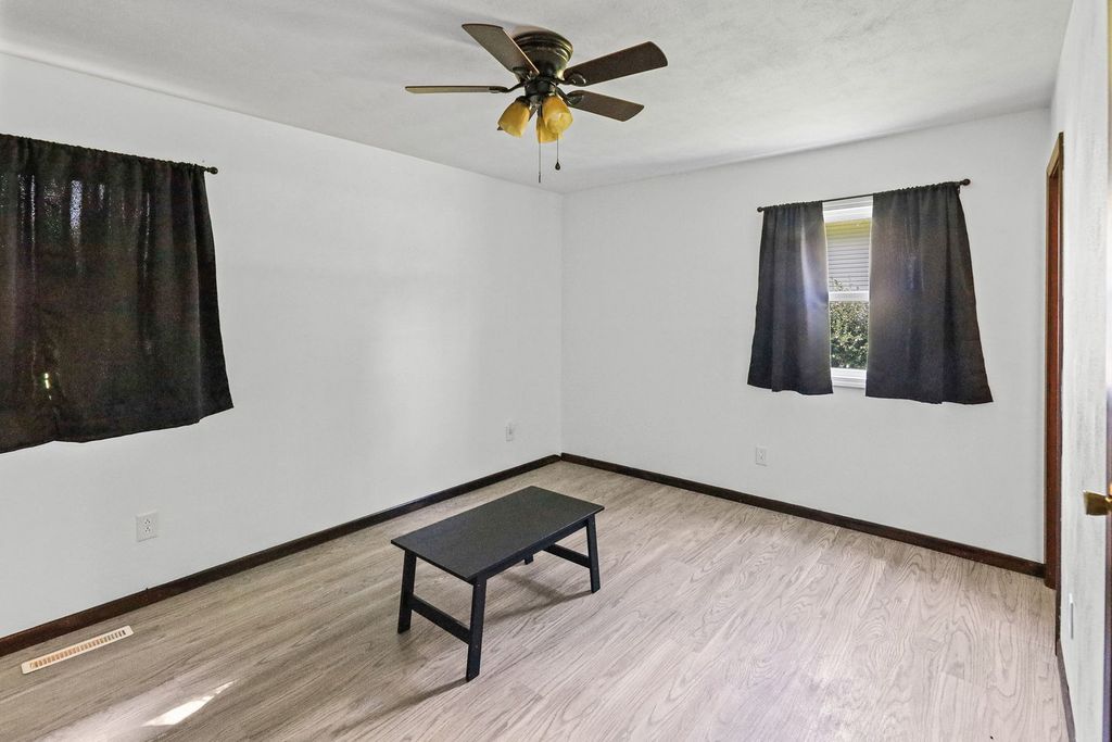 Image 21 of property listing at 3275 Selmaville Road, Salem, IL 62881