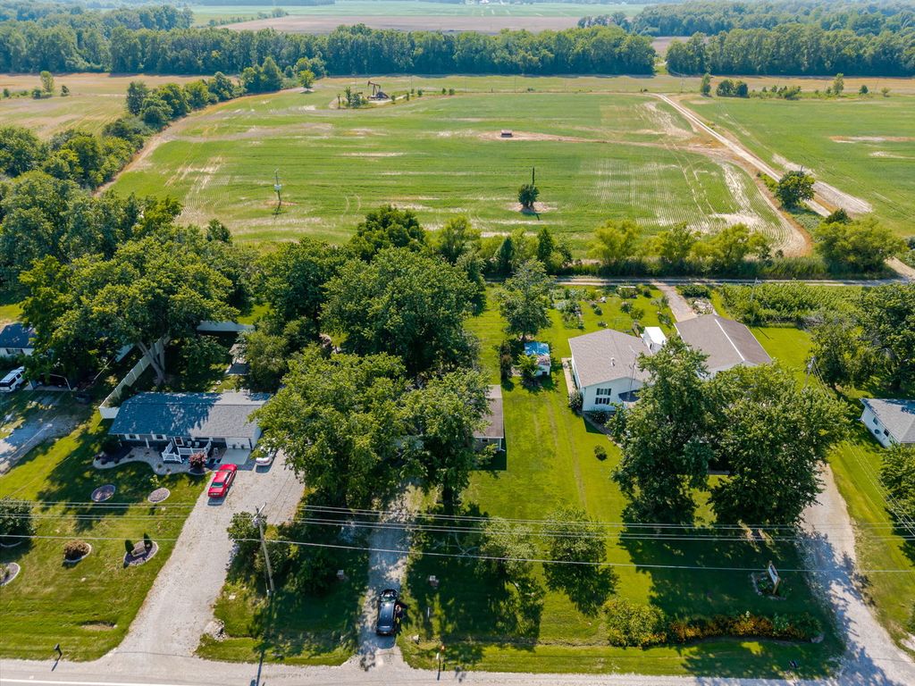 Image 32 of property listing at 3275 Selmaville Road, Salem, IL 62881