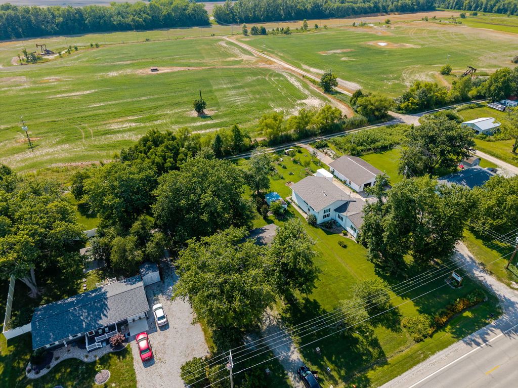 Image 34 of property listing at 3275 Selmaville Road, Salem, IL 62881