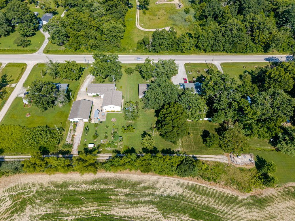 Image 36 of property listing at 3275 Selmaville Road, Salem, IL 62881