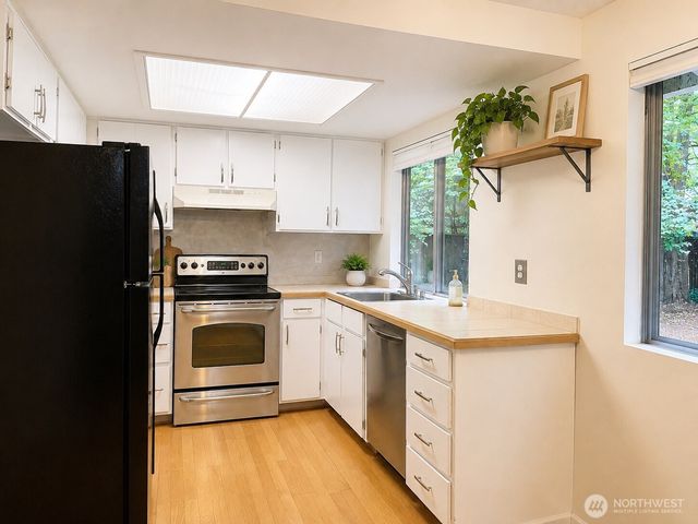 14037 108th Avenue NE, Kirkland, WA 98034