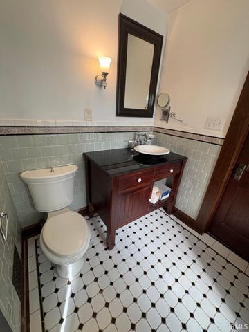 810 N Walnut Street, Bloomington, IN 47404