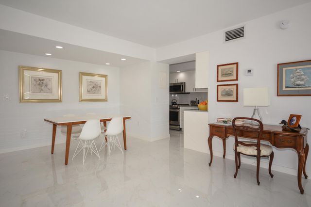 2780 S Ocean Boulevard 306, Palm Beach, FL 33480