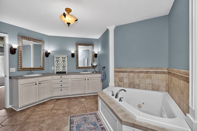 2001 NE Innsbruck Drive, Ankeny, IA 50021