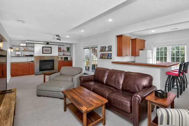 2001 NE Innsbruck Drive, Ankeny, IA 50021