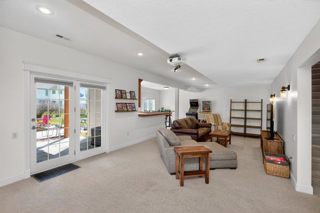 2001 NE Innsbruck Drive, Ankeny, IA 50021