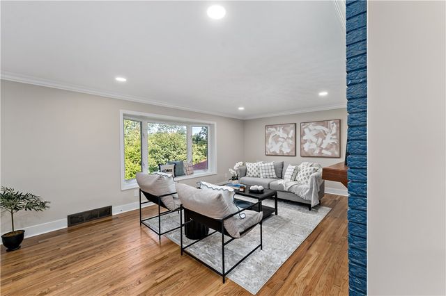 490 Old Clairton Rd, Pleasant Hills, PA 15236