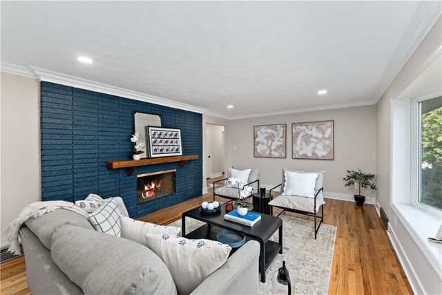 490 Old Clairton Rd, Pleasant Hills, PA 15236