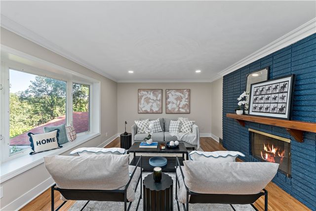 490 Old Clairton Rd, Pleasant Hills, PA 15236
