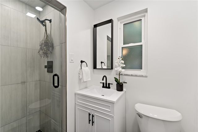 490 Old Clairton Rd, Pleasant Hills, PA 15236