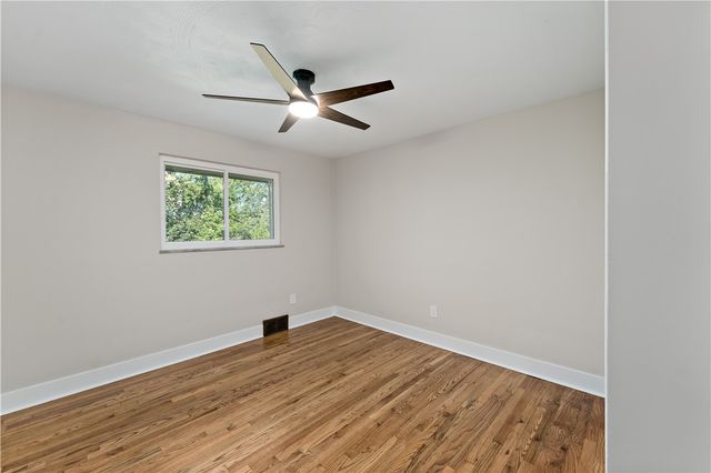 490 Old Clairton Rd, Pleasant Hills, PA 15236