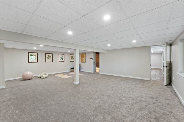 490 Old Clairton Rd, Pleasant Hills, PA 15236
