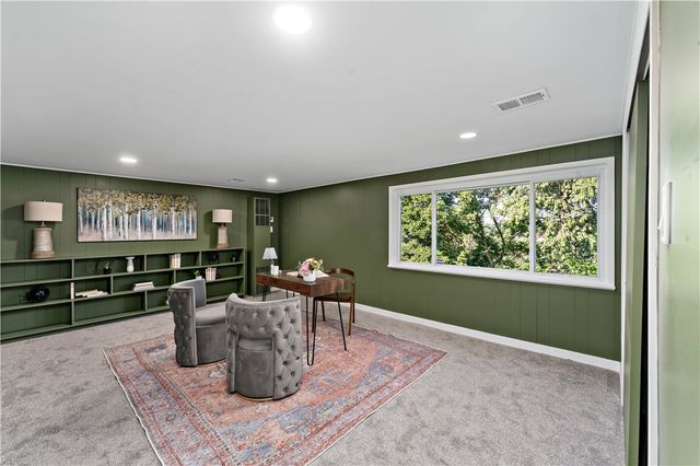 490 Old Clairton Rd, Pleasant Hills, PA 15236