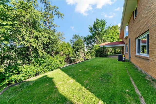 490 Old Clairton Rd, Pleasant Hills, PA 15236