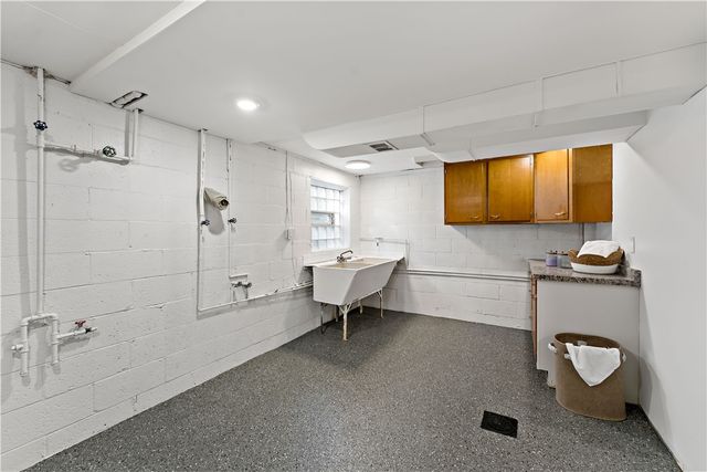 490 Old Clairton Rd, Pleasant Hills, PA 15236