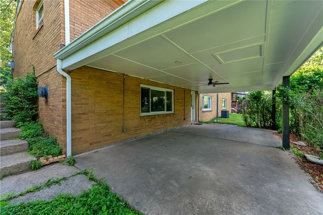 490 Old Clairton Rd, Pleasant Hills, PA 15236