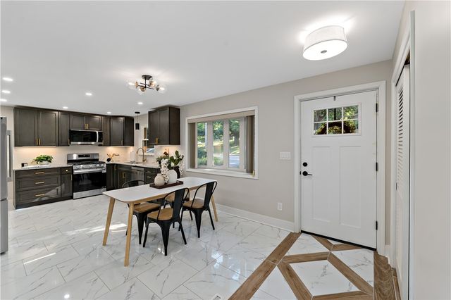 490 Old Clairton Rd, Pleasant Hills, PA 15236