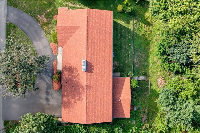 490 Old Clairton Rd, Pleasant Hills, PA 15236