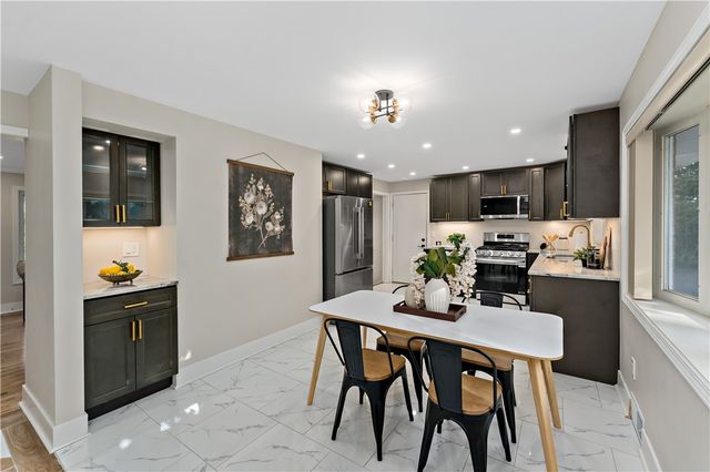 490 Old Clairton Rd, Pleasant Hills, PA 15236