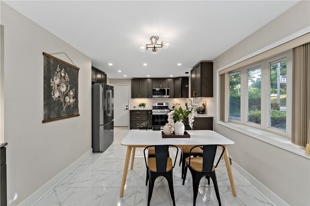 490 Old Clairton Rd, Pleasant Hills, PA 15236