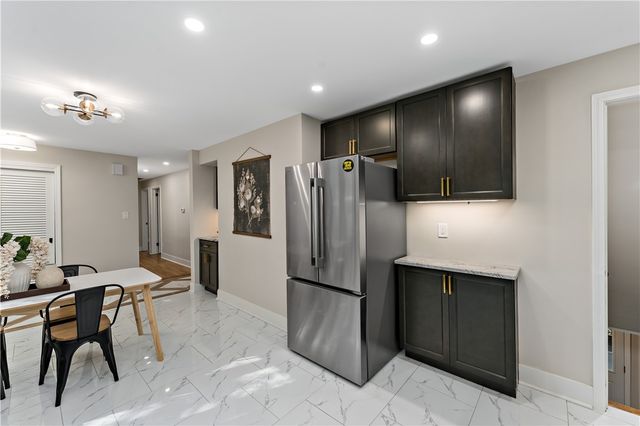 490 Old Clairton Rd, Pleasant Hills, PA 15236