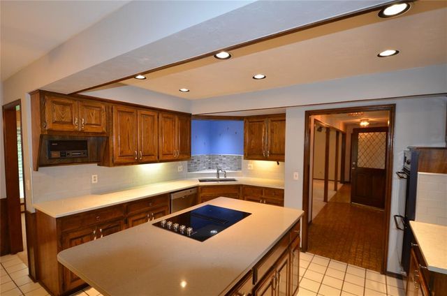 820 Sandhurst Drive, Edmond, OK 73034