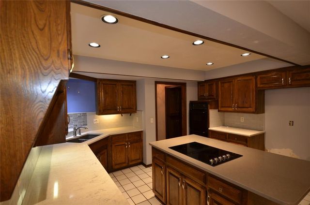 820 Sandhurst Drive, Edmond, OK 73034