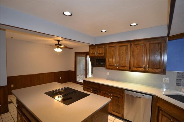 820 Sandhurst Drive, Edmond, OK 73034