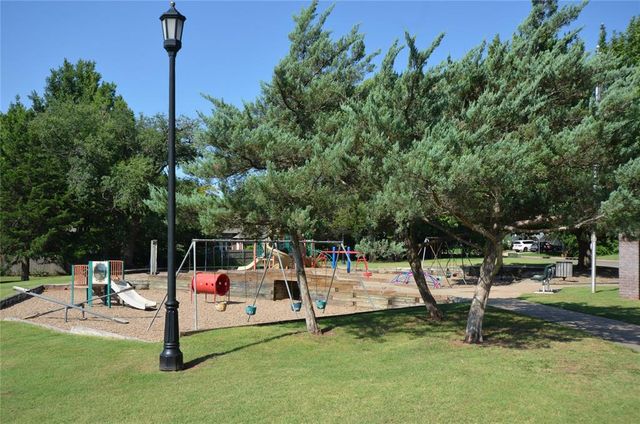 820 Sandhurst Drive, Edmond, OK 73034