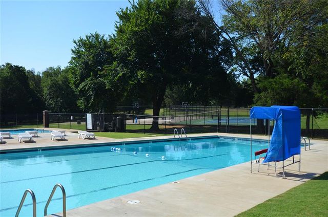 820 Sandhurst Drive, Edmond, OK 73034