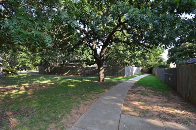 820 Sandhurst Drive, Edmond, OK 73034