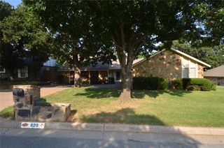820 Sandhurst Drive, Edmond, OK 73034