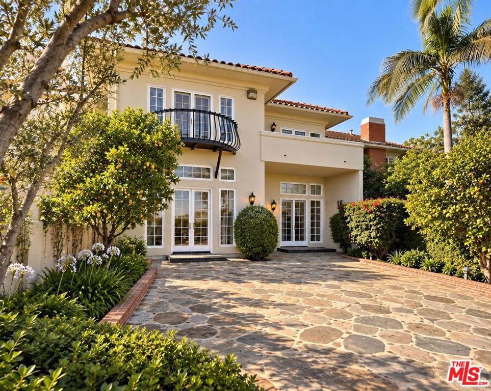 2282 Canyonback Road, Los Angeles, CA 90049 — exterior