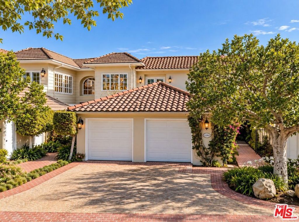 2282 Canyonback Road, Los Angeles, CA 90049 — photo 2