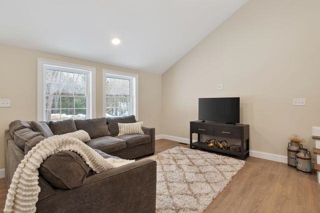 33 McCrillis Road, Nottingham, NH 03290