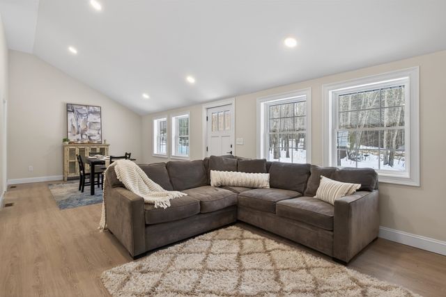 33 McCrillis Road, Nottingham, NH 03290