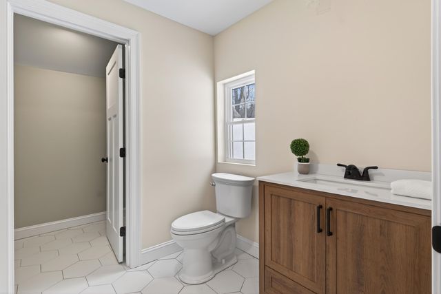 33 McCrillis Road, Nottingham, NH 03290