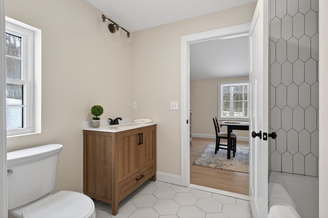 33 McCrillis Road, Nottingham, NH 03290