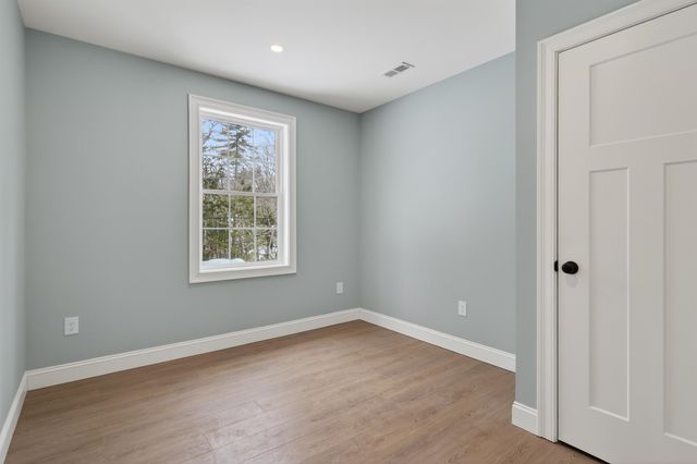 33 McCrillis Road, Nottingham, NH 03290