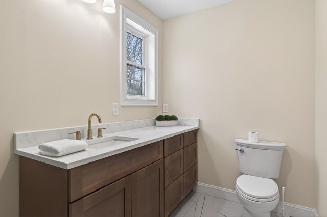 33 McCrillis Road, Nottingham, NH 03290